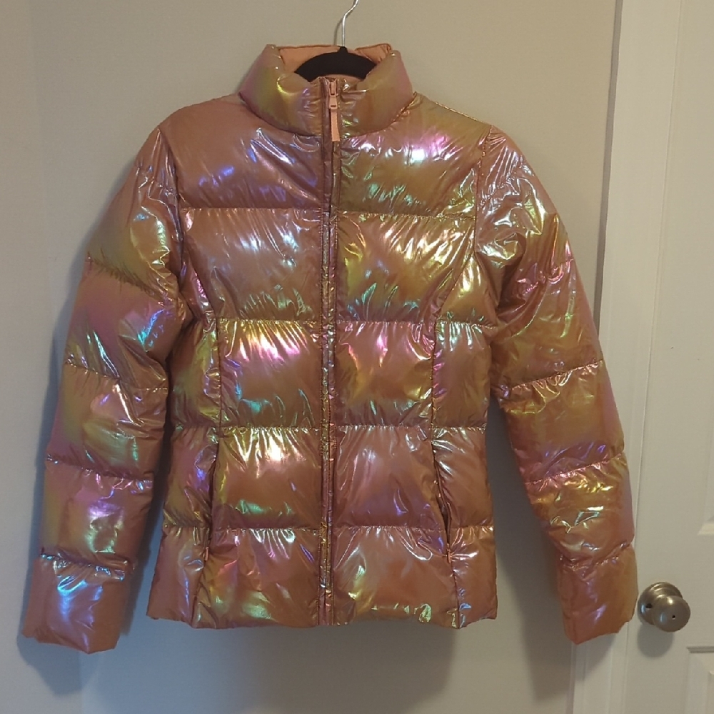 Iridescent Pink Puffer Jacket with High Collar and Quilted Design